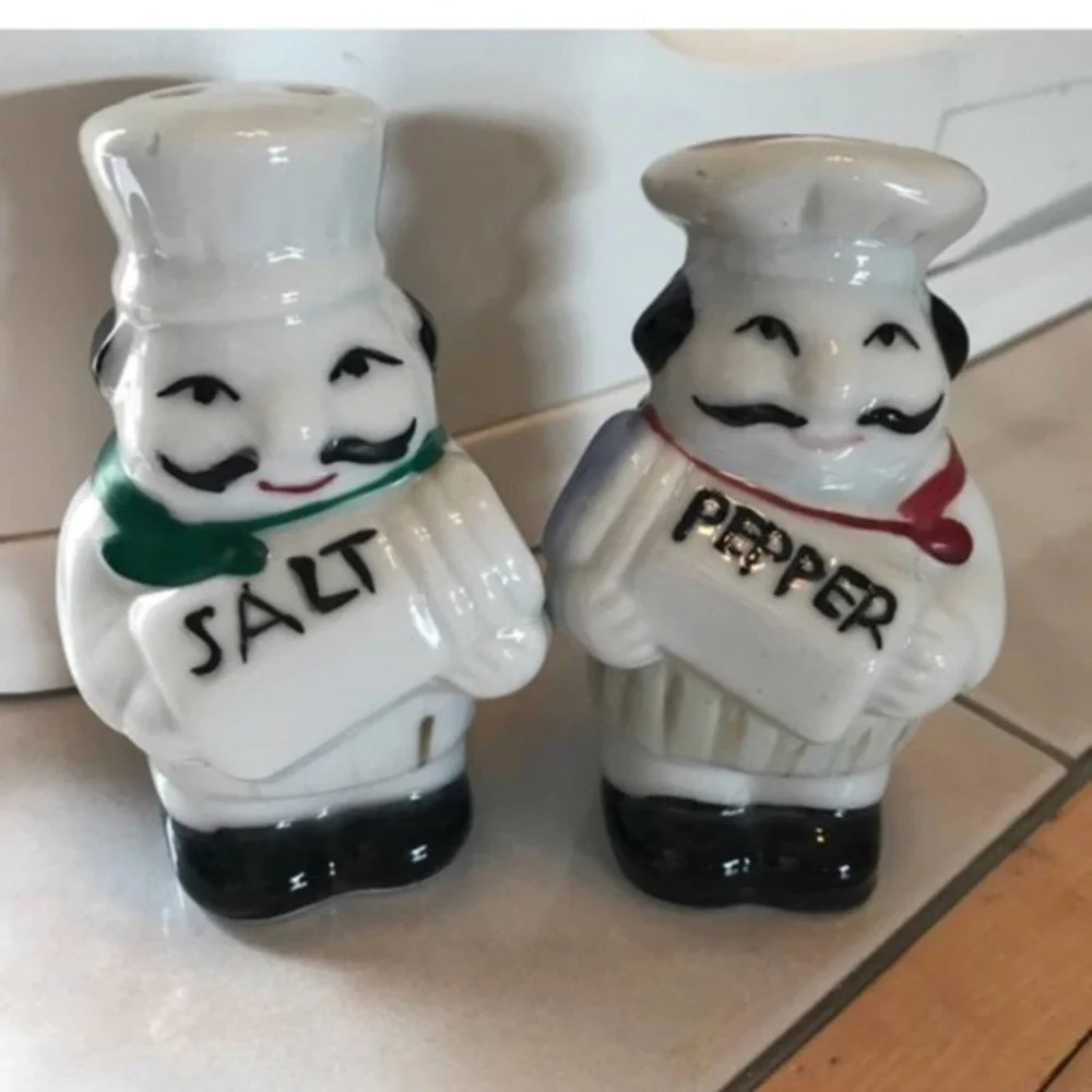 Salt and Pepper‎ Shakers, Matching Kitchen Towel